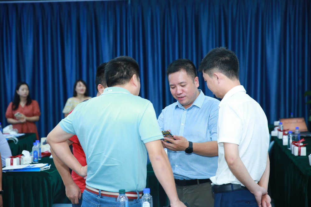 热烈讨论.jpg 热烈讨论.jpg