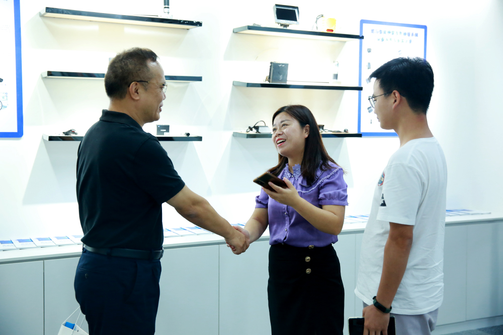 客户接待.jpg 客户接待.jpg