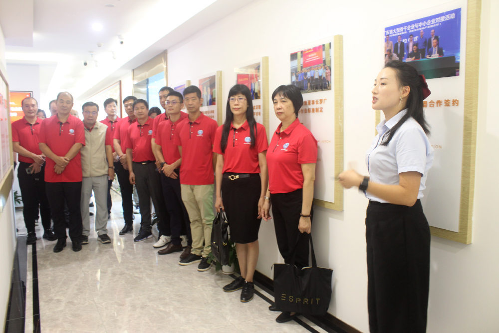 参观.jpg 参观.jpg