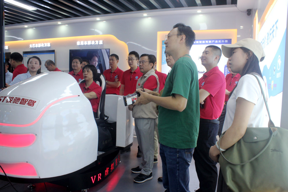 VR体验.jpg VR体验.jpg